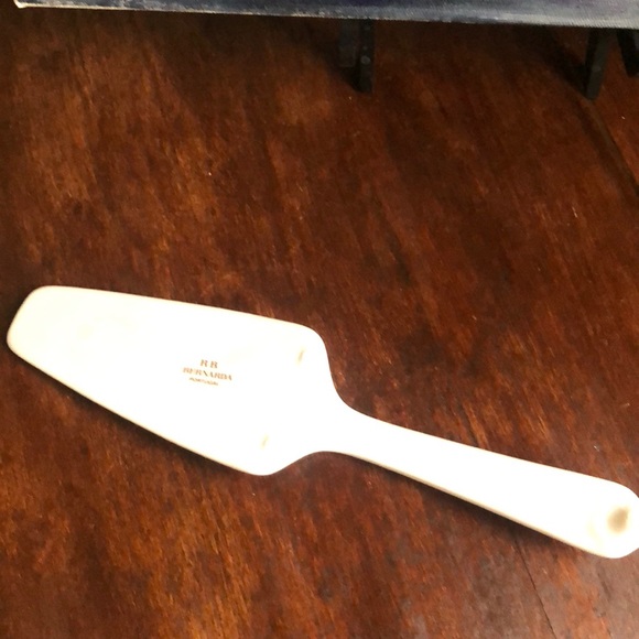 R. B. Bernarda Portugal Cake Server - Picture 3 of 7